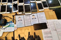 Cận cảnh tang vật băng nhóm nước ngoài lừa đảo ở TP HCM