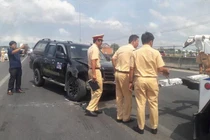 Tài xế “tâm thần” chống người thi hành công vụ, 1 cảnh sát trọng thương