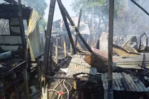 Lửa thiêu rụi 10 căn nhà ở An Giang