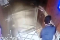 Xuất hiện clip gã đàn ông sàm sỡ bé gái trong thang máy chung cư