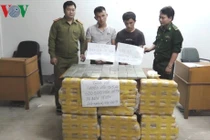 2 đối tượng vận chuyển 600.000 viên ma túy và 36 bánh heroin