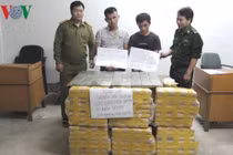 2 đối tượng vận chuyển 600.000 viên ma túy và 36 bánh heroin