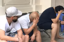 Hàng chục đối tượng trong, ngoài nước phê ma túy trong biệt thự