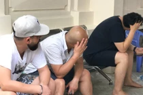 Hàng chục đối tượng trong, ngoài nước phê ma túy trong biệt thự