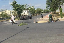 Nam công nhân bị xe container cán tử vong khi đi làm