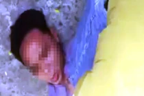 Nam thanh niên xông vào đập tủ kính tiệm vàng chiều Mùng 1 Tết