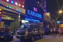 Công an khám xét quán karaoke của “đại gia đeo vàng” Phúc XO xuyên đêm