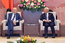 Phó Chủ tịch Quốc hội Uông Chu Lưu tiếp Chủ tịch Nhóm Nghị sỹ hữu nghị Bỉ - Việt Nam