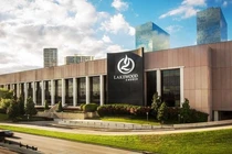 Video: Choáng với số tiền khủng tìm thấy trong nhà vệ sinh