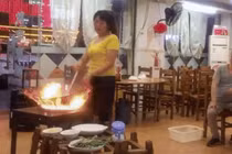 Video: Khi sinh ra làm “dân quẩy” nhưng bố mẹ bắt làm đầu bếp