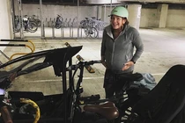 Video: Nữ nghị sĩ đạp xe đến bệnh viện để sinh con