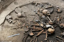 Phát hiện mộ tập thể 2.400 tuổi mai táng theo nghi thức người Maya