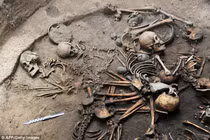 Phát hiện mộ tập thể 2.400 tuổi mai táng theo nghi thức người Maya