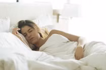 Tác dụng ít người biết của tư thế ngủ nghiêng