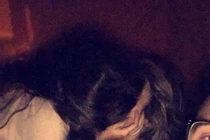 Phản ứng khó tin của chàng trai bắt gặp bạn gái hôn say đắm trai lạ