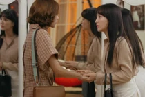 2 giờ sáng chồng chưa về, vợ mở cửa ban công chết sững vì cảnh tượng trước mắt