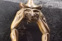 Video: Những món đồ phép thuật tại bảo tàng phủ thủy ở London