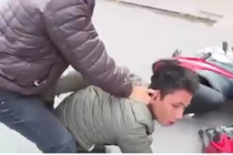 Video: Cảnh sát hình sự Hà Nội hóa trang bắt nhóm trấn lột như phim hành động