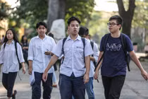 Tuyển sinh lớp 10 Hà Nội "xáo trộn" vì điểm chuẩn thấp