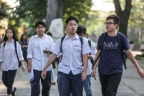 Tuyển sinh lớp 10 Hà Nội "xáo trộn" vì điểm chuẩn thấp