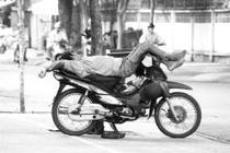 Ham mua mì tôm mong trúng thưởng xe máy, tỷ phú... trắng tay