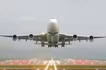 Video: Động cơ bốc cháy xì khói, máy bay chở 84 người hạ cánh khẩn