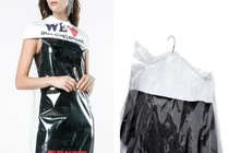 “Choáng' với chiếc áo choàng hàng hiệu làm từ núi nilon Moschino bán với giá 15 triệu