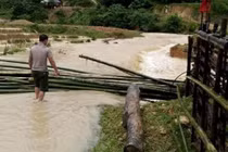 Thanh Hóa: Vỡ đê, hàng trăm hộ dân bị cô lập