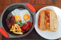 Chăm 3 con nhưng vợ đảm sáng nào cũng vào bếp khiến chồng quên hàng quán