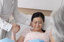 Vợ nhất định không chịu về quê sinh con, chồng ngã ngửa khi biết lý do