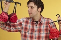 Chồng tặng quà Tết cho sếp nữ là... 2 bộ đồ lót