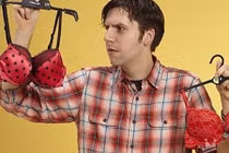 Chồng tặng quà Tết cho sếp nữ là... 2 bộ đồ lót