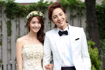 Bắt quả tang chồng nhắn tin hẹn hò với đồng nghiệp nữ, vợ bị mắng té tát