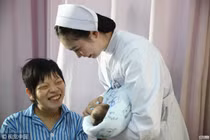 Mắc bại não bẩm sinh, mẹ 9x giàu nghị lực vẫn quyết sinh con cho chồng 45 tuổi