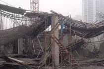 Video: Nguyên nhân ban đầu vụ sập giàn giáo khiến 3 người tử vong ở Hà Nội