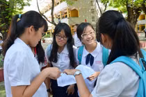 Tuyển sinh vào lớp 10: Ồ ạt đăng ký vào trường tốp giữa