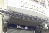 Chuỗi cửa hàng Khaisilk đồng loạt đóng cửa, dán thông báo ‘kiểm tra điều chỉnh hàng hóa’