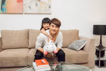 Ưng Đại Vệ viết nhạc thiếu nhi, mua nhà vì con gái