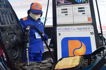 Bộ Công Thương báo cáo Phó thủ tướng việc điều hành xăng RON 95