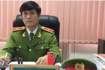 Video: 6 cảnh sát bị đình chỉ vụ ông Nguyễn Thanh Hóa bị bắt là ai?