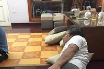 Cười bò cách ông nội "ăn ngủ cùng bóng đá" mùa World Cup