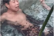 Đàn cá lăn ra chết sau khi người đàn ông bước vào massage 5 phút