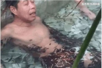 Đàn cá lăn ra chết sau khi người đàn ông bước vào massage 5 phút