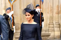 Say đắm 10 bộ cánh Hoàng gia đẹp nhất của Công nương Meghan Markle 