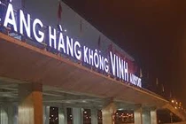 Video: Hy hữu người tâm thần đột nhập sân bay Vinh, lên máy bay VNA sắp cất cánh