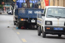 Video: Toàn cảnh vụ xe tải lùi chết 3 mẹ con thương tâm ở Hà Nội