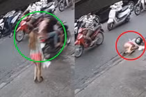 ​Video: Cô gái đi bộ bị cướp, ngã bổ chửng ngay giữa phố đông người