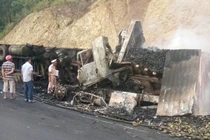 Gia Lai: Hai xe đầu kéo va chạm kinh hoàng, 3 người chết cháy