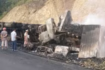 Gia Lai: Hai xe đầu kéo va chạm kinh hoàng, 3 người chết cháy