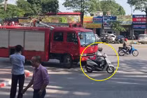 Video: Nữ "ninja Lead" vô tư tạt ngang đầu xe cứu hỏa